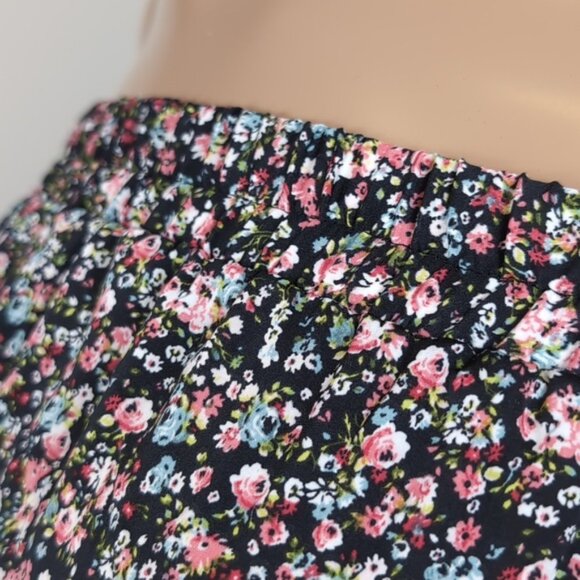 3/$20 Ardene Floral Off Shoulder Top Ruffle Flare Cropped Sleeve Size Small - Picture 6 of 11